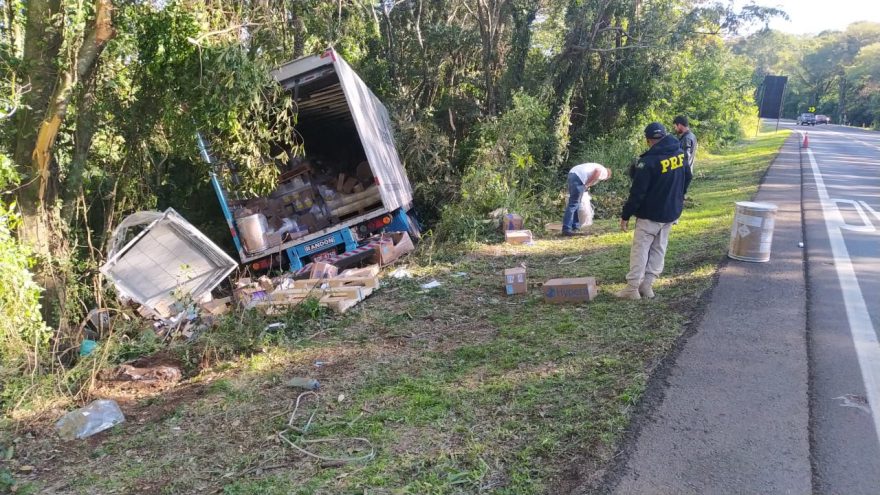 Caminhão saqueado por indígenas trazia encomendas a Cascavel