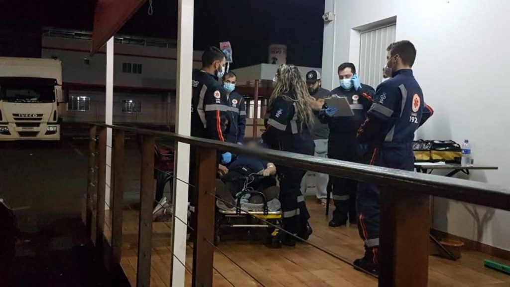 Samu socorre homem ao passar mal em estabelecimento no Universitário