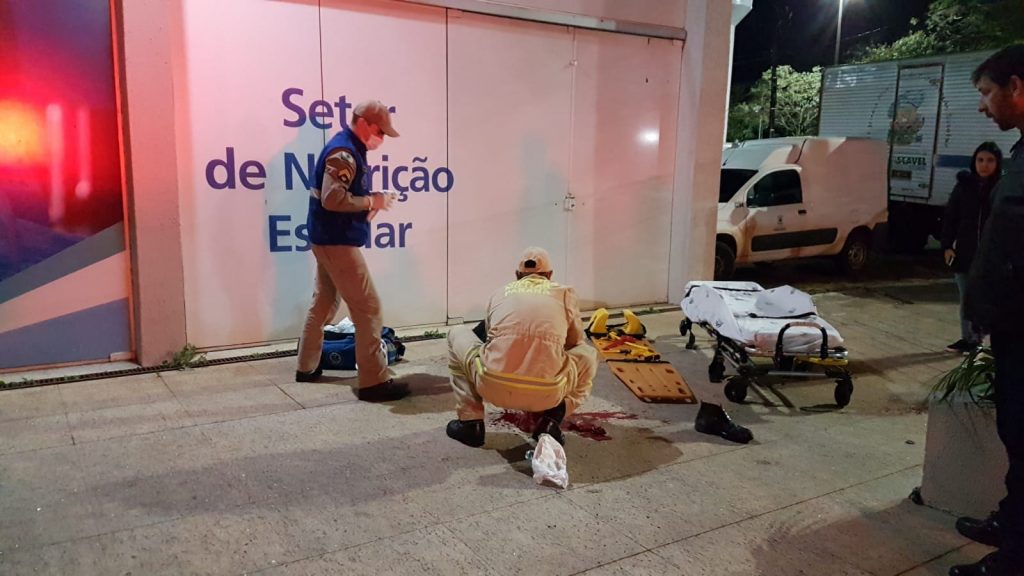 Motociclista fica ferido após colisão de trânsito na Av. Piquiri esquina com a Rua Mato Grosso