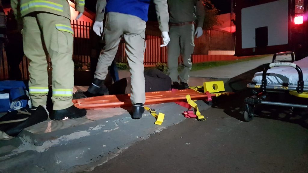 Mulher agredida no Turisparque é socorrida pelo Siate