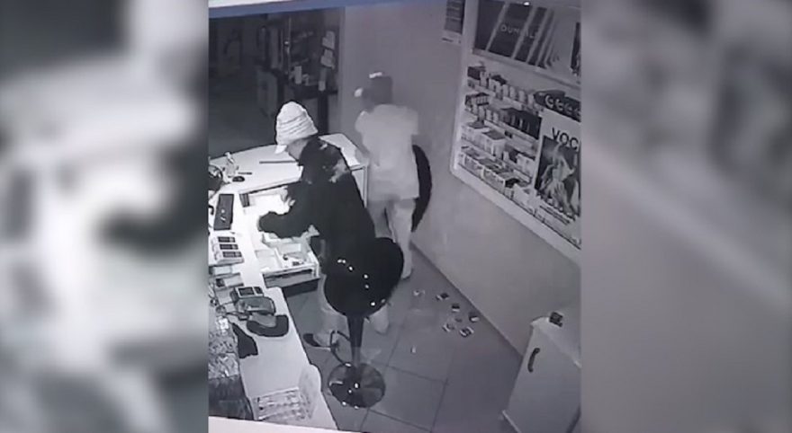 Câmeras registram ação de ladrões em conveniência de posto de combustíveis no Centro