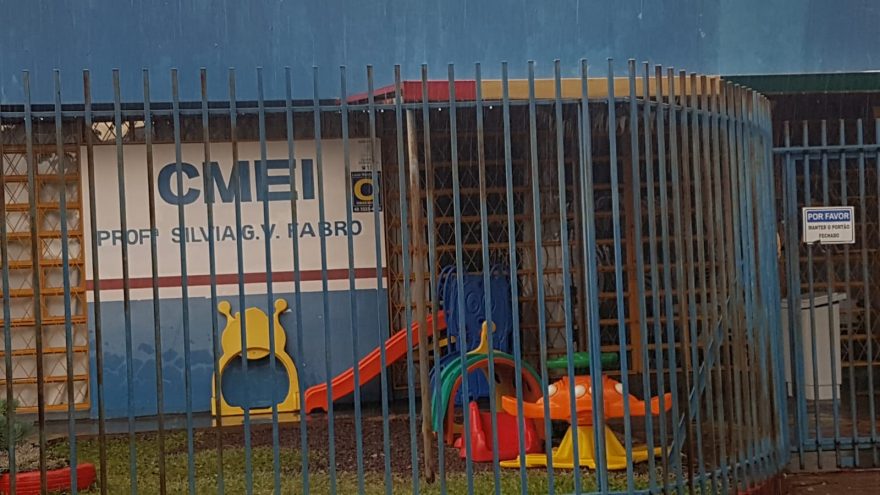 Ladrões furtam fiação elétrica no CMEI Professora Silvia G. Vieira Fabro, no Bairro Aclimação