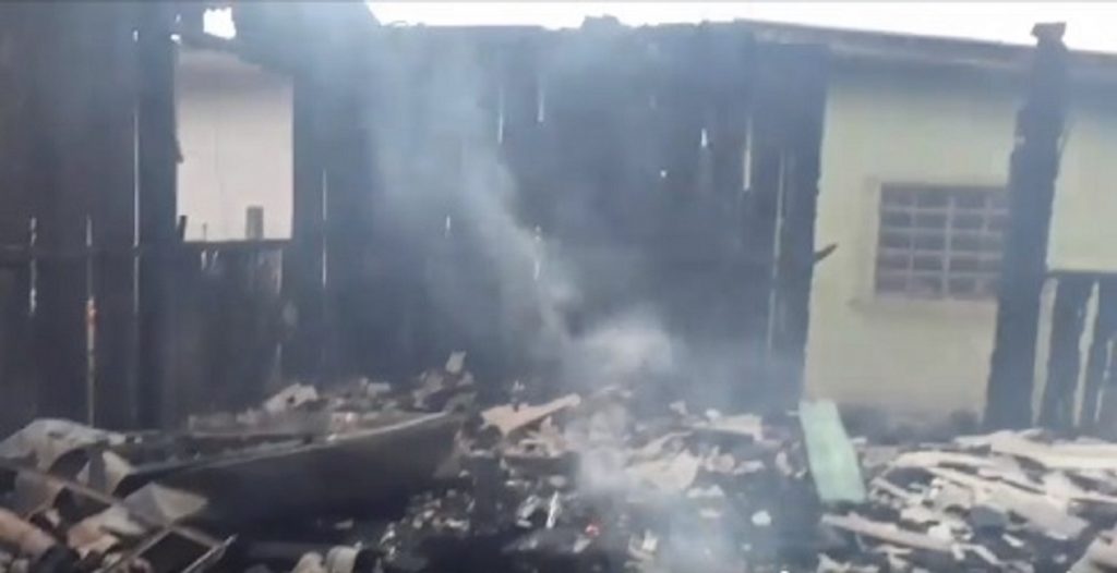 Duas casas são destruídas pelo fogo em Dois Vizinhos