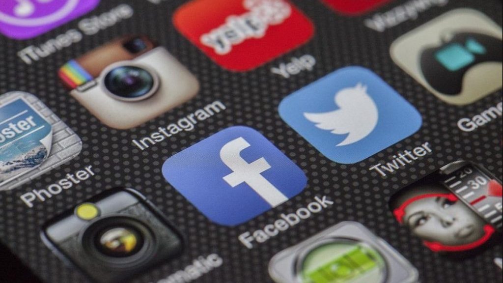 Homem compra celular caro para menina mandar “nudes” mas acaba caindo em golpe