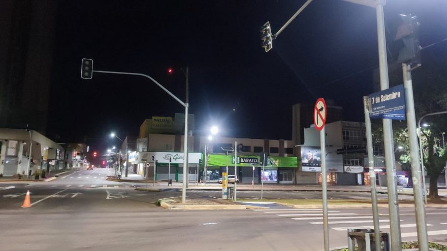 Semáforos da Av. Brasil com Rua 7 de Setembro continuam apresentando problemas