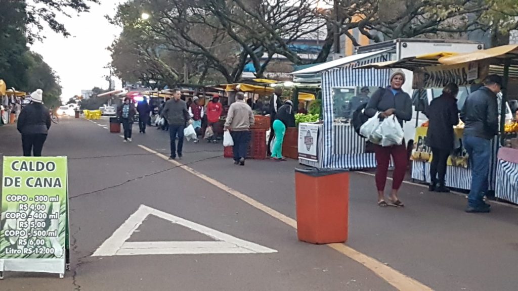 Feira do Pequeno Produtor é atração para as famílias nesta manhã fria de sábado