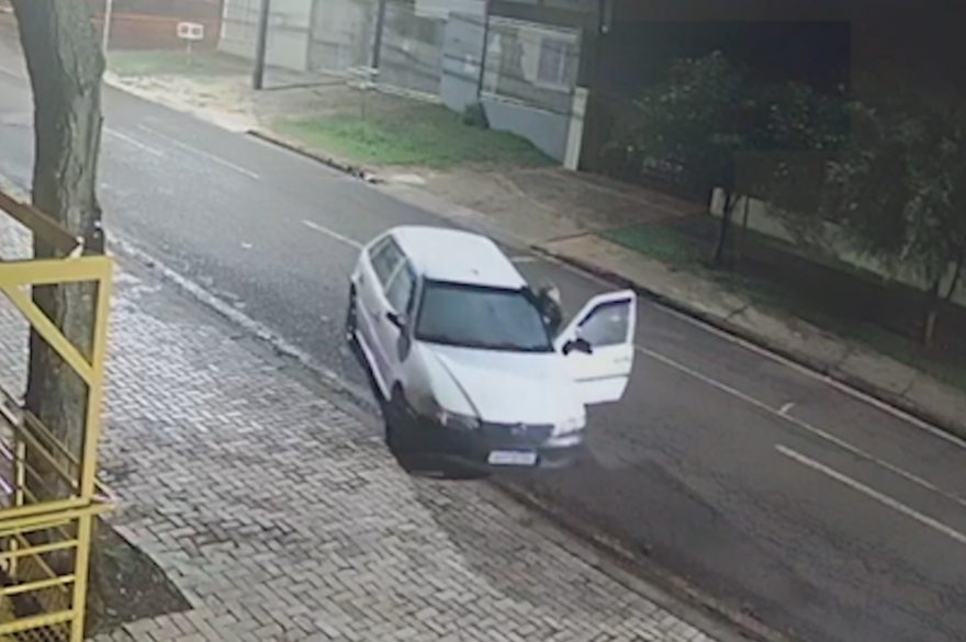Gol branco é furtado no Alto Alegre durante a madrugada; veja o momento