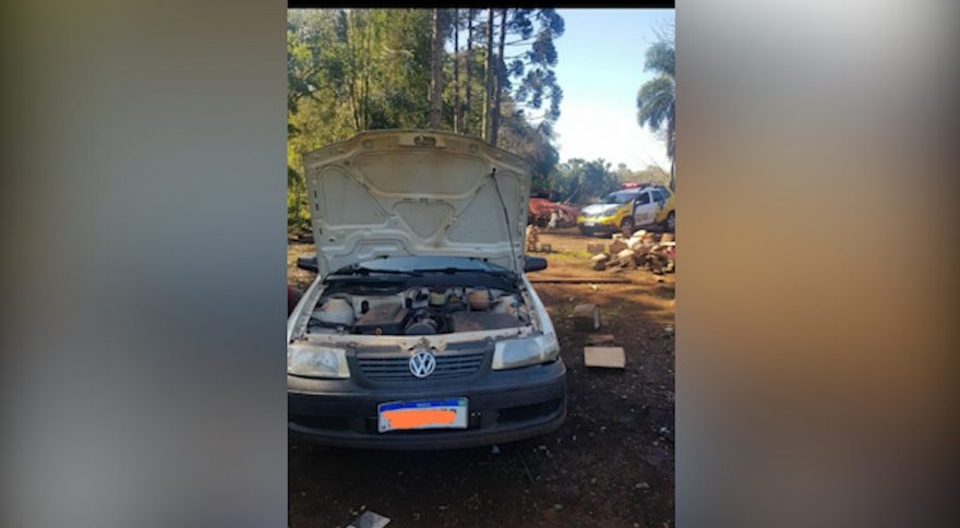Polícia Militar encontra veículo furtado na Linha Peroba, área rural de Cascavel