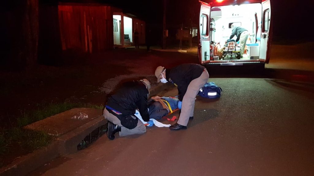 Casal fica ferido em acidente de moto no Cascavel Velho