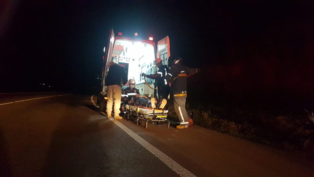 Casal fica ferido ao sofrer acidente de moto BR-467
