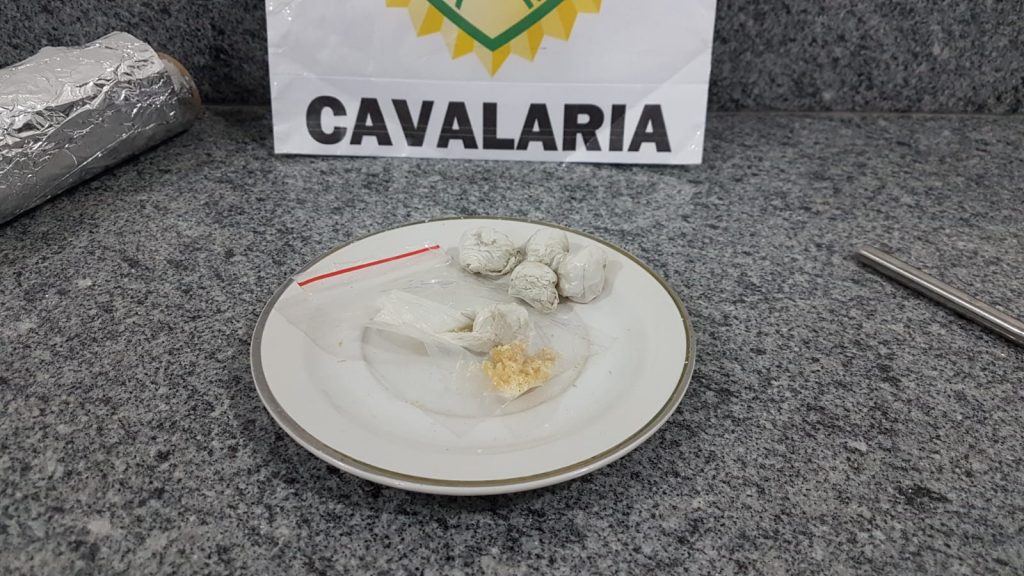 Três são encaminhados com drogas para a 15ª SDP