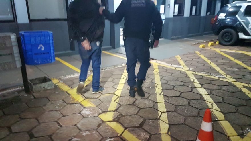 Homem se recusa a ser revistado e acaba detido por desobediência