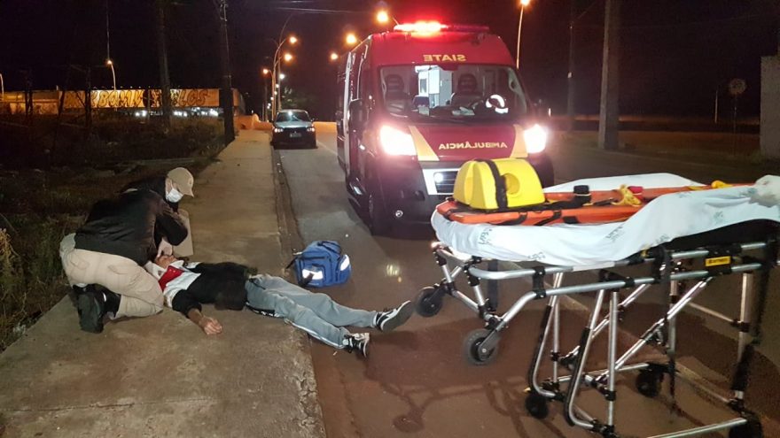 Jovem fica ferido ao cair de skate na Jacarezinho