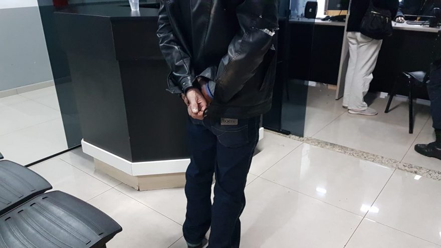 Homem é detido pela GM após ser acusado de agredir a companheira no Bairro Neva