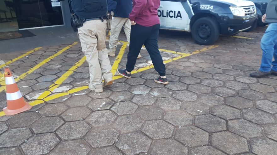 Embriagada, jovem de 23 anos é detida pela PRF após bater carro contra ônibus na BR-277