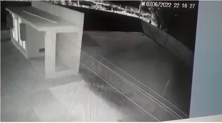Câmera registra homem invadindo CMEI do Parque Verde