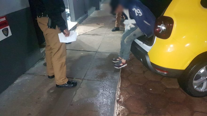 Ladrão quebra o braço durante arrombamento de loja no Centro; ele foi detido em posse de dinheiro e chocolates
