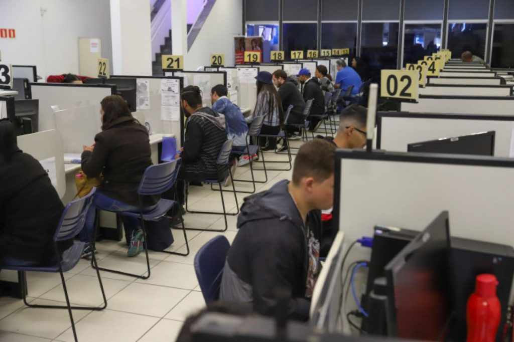 Há vagas para estagiários e outras 780 vagas na Agência do Trabalhador em Cascavel