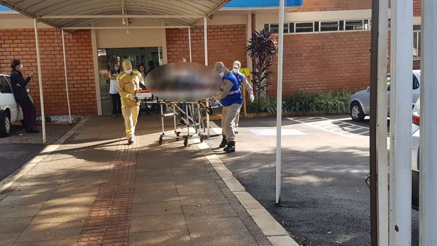 Mulher sofre queda na Apae e precisa ser socorrida pelo Siate
