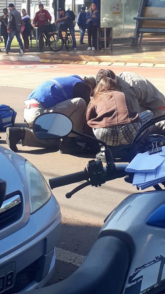 Mulher fica ferida ao ser atropelada no Centro