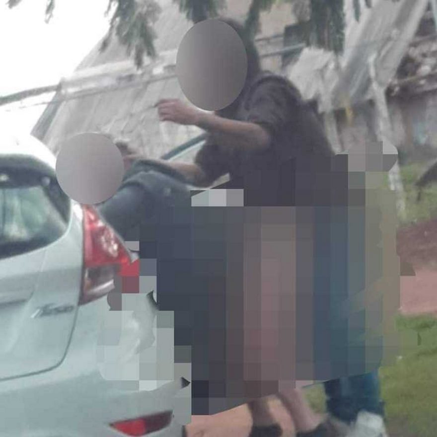 Em plena luz do dia, casal é flagrado fazendo sexo em via movimentada