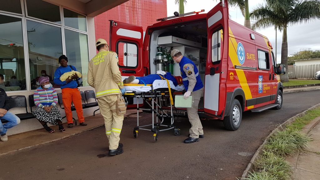 Homem de 56 anos é encontrado desacordado dentro de indústria