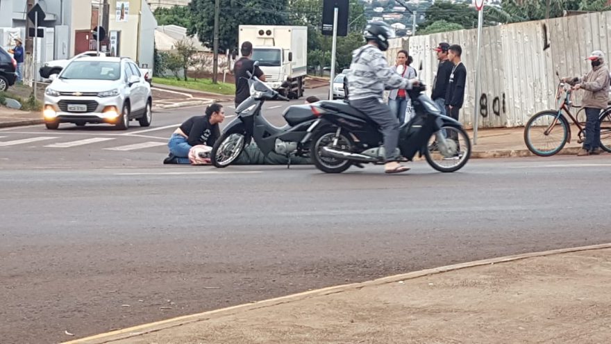 Motociclista fica ferida em acidente no Santa Cruz