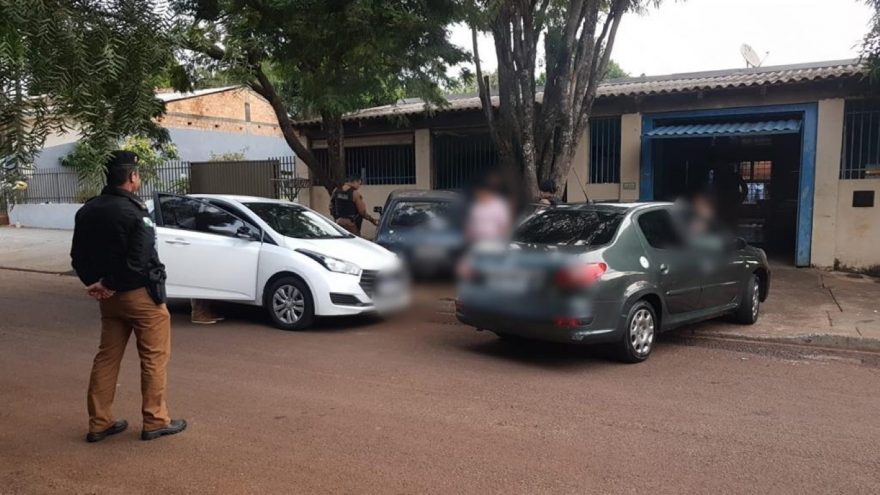 Polícia Militar detém dois indivíduos e recuperam dois veículos furtados no Santo Onofre
