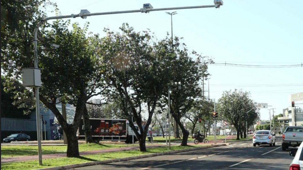 22 dos 48 cruzamentos passam a ser controlados por radar em Cascavel