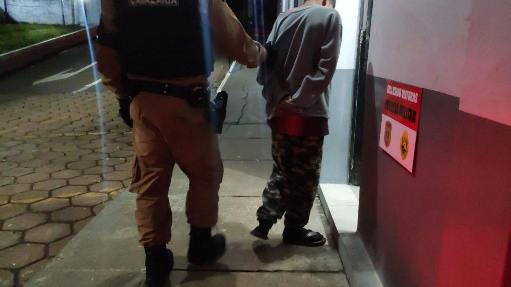 Adolescente é apreendido pela Cavalaria da PM no Bairro Interlagos