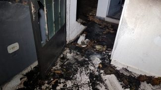 Veja como ficou o interior de apartamento incendiado no Centro após briga de casal