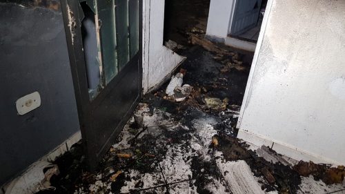Veja como ficou o interior de apartamento incendiado no Centro após briga de casal