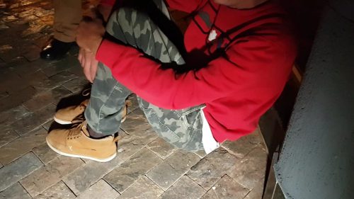 “Ele chegou me acordando e me chutando”; envolvido na briga de casal que resultou em apartamento incendiado dá detalhes sobre o fato