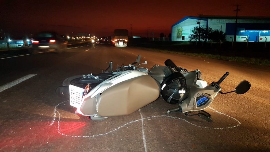 Motociclista fica ferido ao sofrer acidente na BR-277, proximidades do Aeroporto
