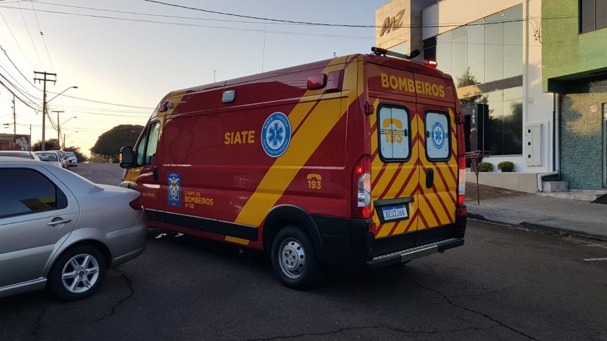 Motociclista fica ferida após colisão traseira com carro no Maria Luiza