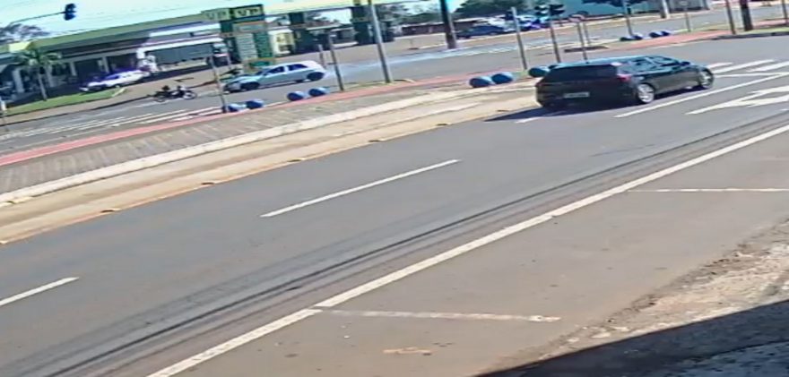 Nova câmera mostra força de impacto entre carro e moto na Barão do Rio Branco