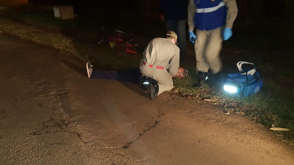 Homem sofre queda de bicicleta e fica ferido no Bairro Periolo