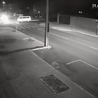 Imagem referente a Imagem flagra colisão entre Kombi e moto que resultou em morte no Jardim Itália