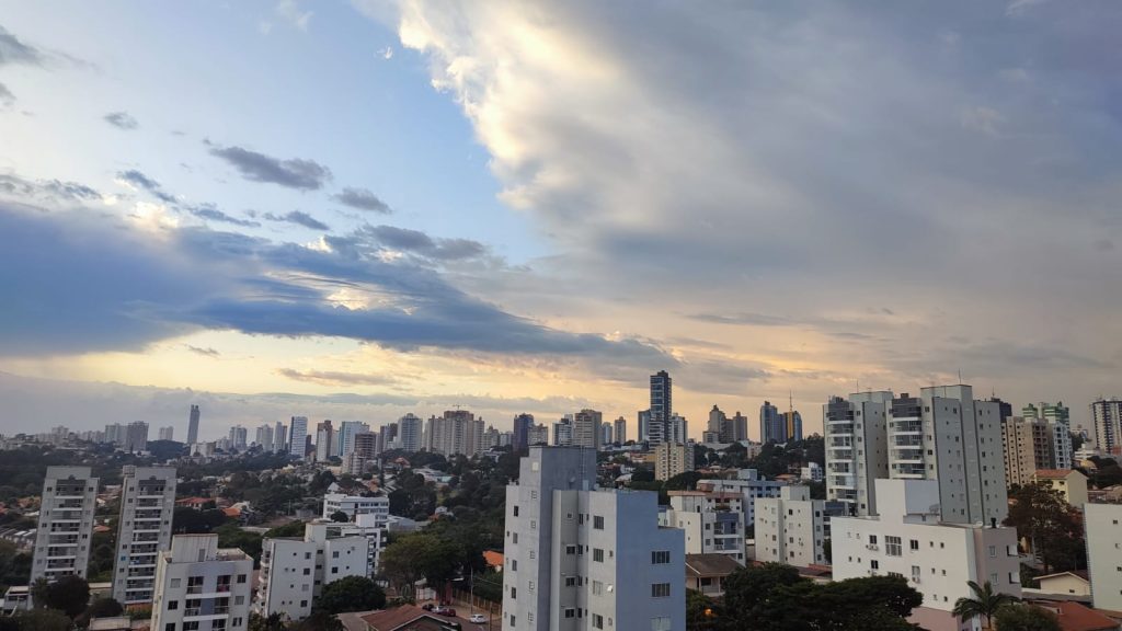 Semana começa com sol e máxima de 18°C em Cascavel