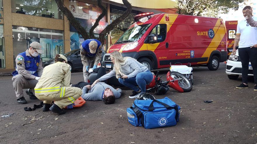 Motociclista fica ferido em acidente no Centro de Cascavel