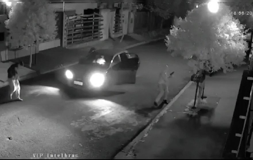 Vídeo mostra tiroteio que terminou com casal baleado em Sarandi