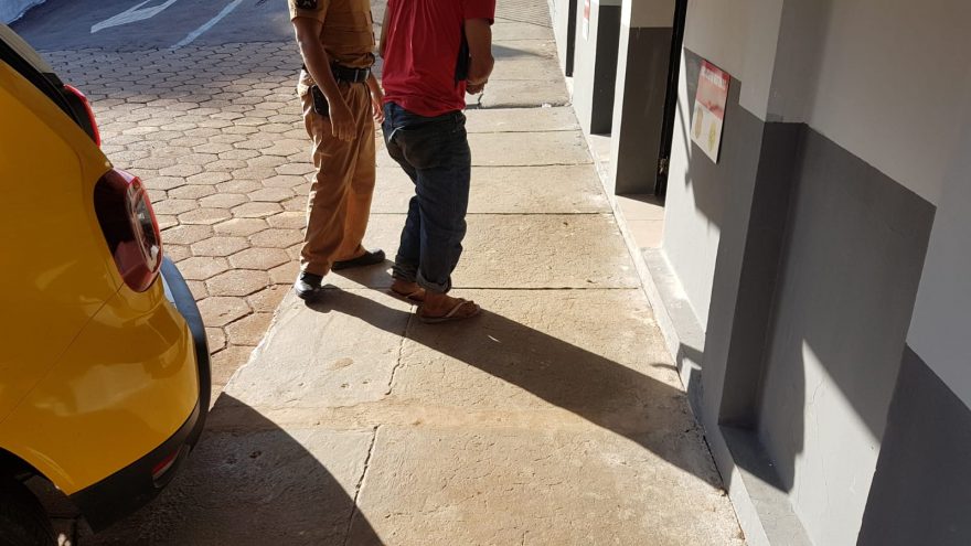Suspeito por furto é detido pela Polícia Militar