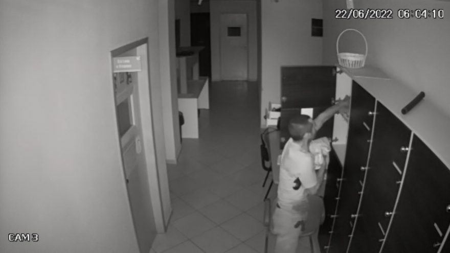 Veja momento em que indivíduo furta igreja em Cascavel