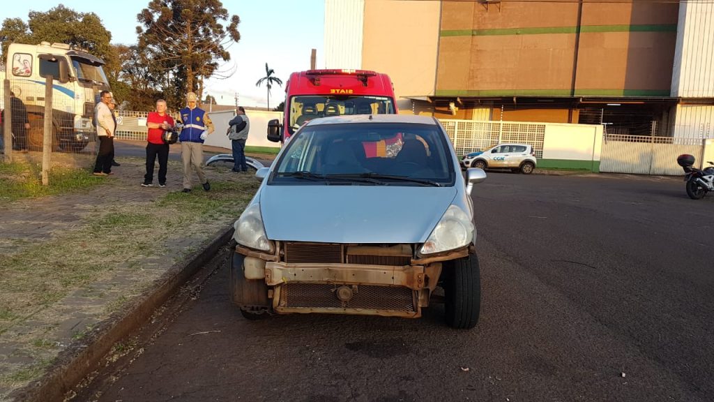 Motociclista fica ferido em colisão contra carro no Parque São Paulo