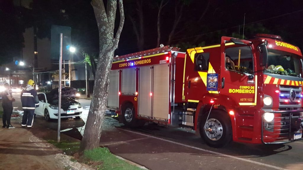 Fluence fica danificado na parte frontal após incêndio
