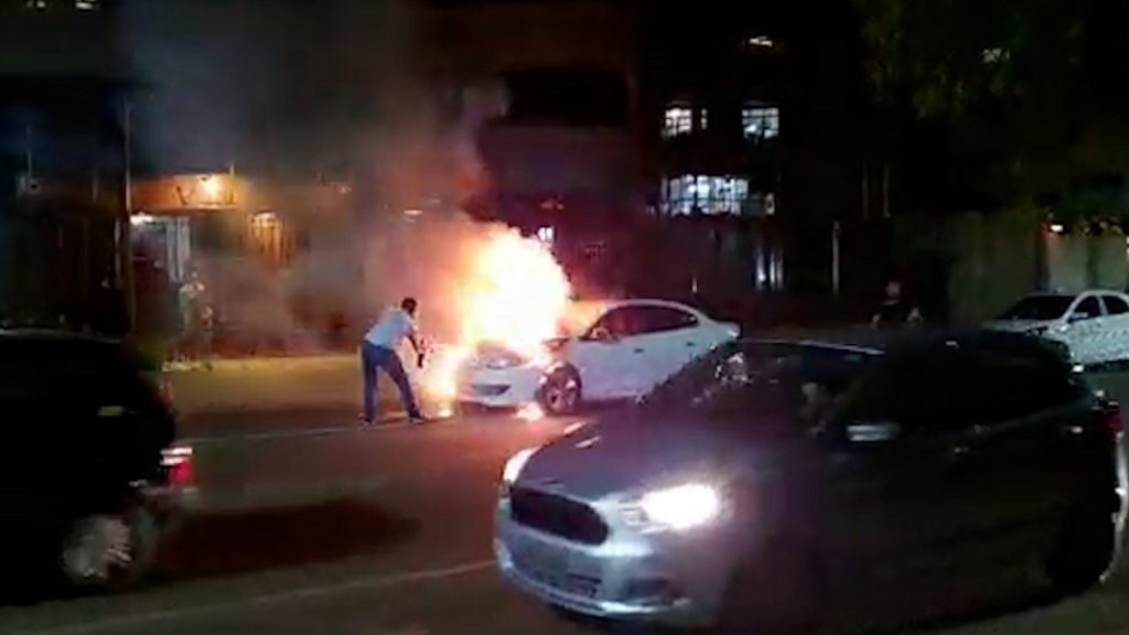 Internauta flagra Fluence em chamas na Rua Minas Gerais