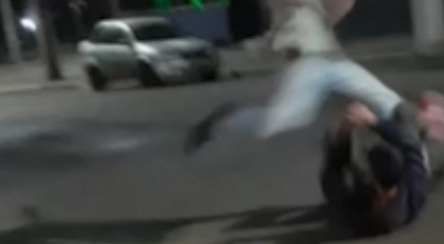 Imagens chocantes mostram jovem sendo agredido antes de ser atropelado na Rua Pio XII