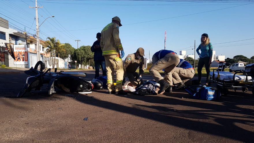 Motociclista tem lesões graves após forte colisão com Fiorino no Bairro Coqueiral