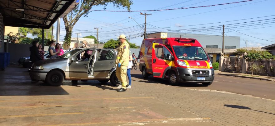 Bombeiros atendem vítima de acidente no Bairro Interlagos, em Cascavel