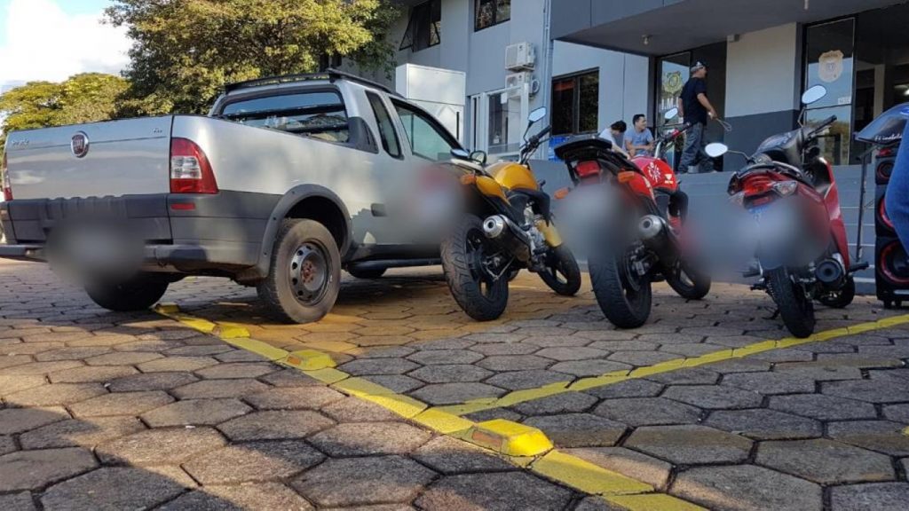 Caminhonete e três motos são recuperadas pelo GDE